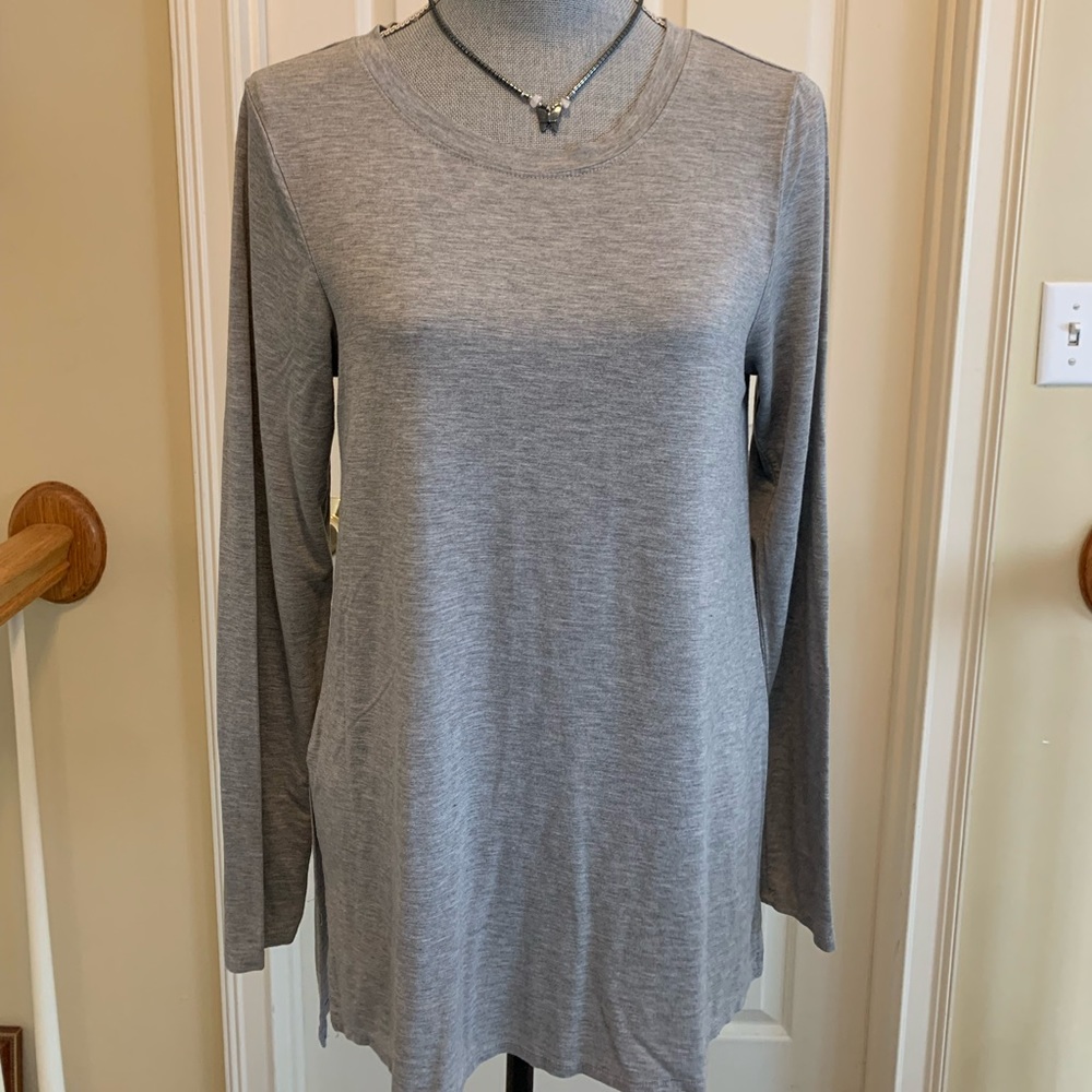 Cable & Gauge Light weight gray tunic Modell and spandex size medium